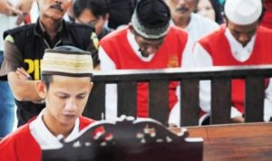 Sidang kurir Ganja - bandung ekspres