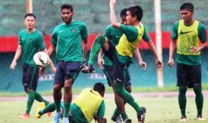 Timnas U 23 Berlatih di bawah Hujan- bandung ekspres