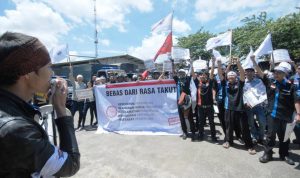Unjuk Rasa Buruh CRI- bandung ekspres