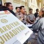 ekspose terkait atribut ISIS yang disita dari siswa SMK Jambi- bandung ekspres