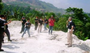 geotheater di kawasan Karst Citatah - bandung ekspres
