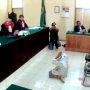 kasus penebangan tujuh batang kayu jati Asyani - bandung ekspres