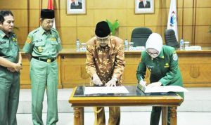 penandatanganan naskah kerjasama pengelolaan Zakat - bandung ekspres
