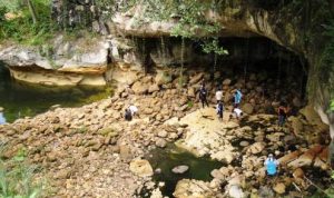Sanghyang Tikoro agak tersembunyi sehingga lumayan sulit dijangkau. Ditambah Sanghyang Tikoro dikenal angker.
