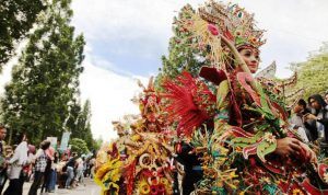 Komunitas Red Batik Solo Gelaran Festival of Nation