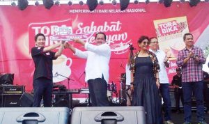 Mayora Beri Bantuan 8 Kapal