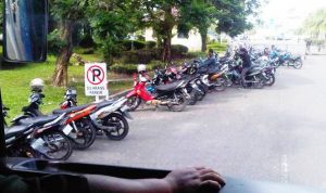 Wacanakan Bangun Lahan Parkir parkir sembarang