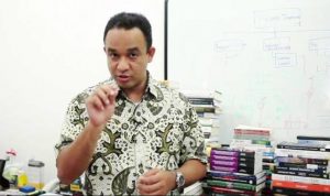 Anies Baswedan Dicibir Usai Dihukum Ngeruk Kali Malang