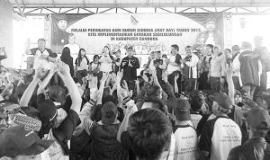 Dadang M Naser dinobatkan menjadi bapak buruh