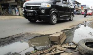 Jalan Provinsi Rusak