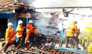 PASAR JATAYU Kebakaran - bandung ekspres