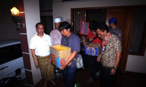 KPK Protes Novel Ditangkap Polri PENGGELADAHN RUMAH NOVEL