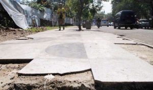 Proyek Trotoar Granit