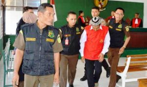 SIDANG PERDANA FIRMAN - bandung ekspres