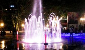 Air Mancur Warna-warni Hiasi Taman di Bandung air mancur Cikapundung Riverspot - bandung ekspres