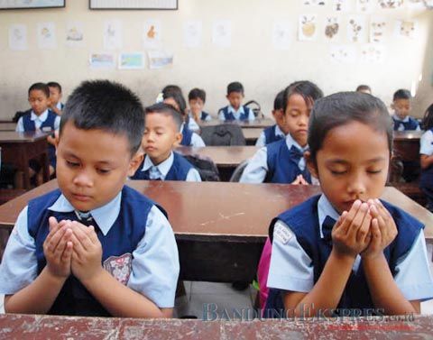 Warga Siapkan Kuburan untuk Angeline Kasus ANGELINE