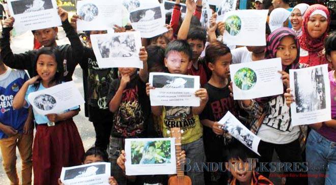 Aksi Stop Kekerasan Terhadap Anak - bandung ekspres