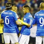 ISTIMEWA SETERU: striker timnas Brazil Neymar Jr bentrok dengan pemain Kolombia dalam lanjutan Copa Amerika.