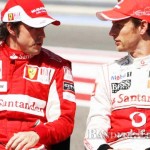 ISTIMEWA BINCANG: Pembalap Formula 1 McLauren-Honda Fernando Alonso bersama Jenson Button tengah berbincang usai menjalani kualifikasi GP Australia, beberapa hari yang lalu.