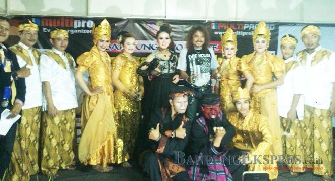 Komar dan Nining Meida Jadi Duta Batu Akik 3