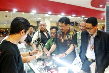 Lucky Squre Gemstone Center foto - bandung ekspres