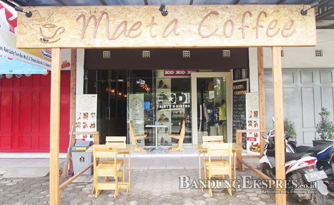 COCOK UNTUK NONGKRONG: Suasana depan Maeta Coffee di Jalan Terusan Jakarta Nomor 30 D, Kota Bandung terlihat bersih dan rapi. Cafe ini menyediakan berbagai macan menu unggulan, baik makanan maupun minuman.