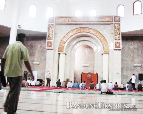 Siapkan 1.000 Takjil Gratis Masjid Raya Bandung - bandung ekspres