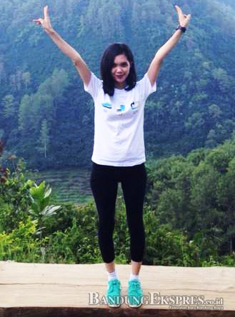 Mojang Biru, Nadya Maya