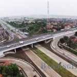 AHMAD RIFAI/PASUNDAN EKSPRES BAKAL PADAT: Lalu lintas di Jalan Ottista Subang termasuk yang terpadat terutama jam berangkat kerja dan sekolah. Diprediksi lalu lintas di Subang secara umum akan lebih sibuk setelah Tol Cikapali resmi beroperasi.