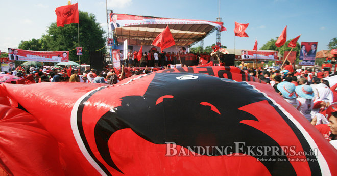 ISTIMEWA BANYAK MASSA: PDIP mencari calon kuat untuk melwan calon petahana di Pilkada Kabupaten Bandung Desember nanti.
