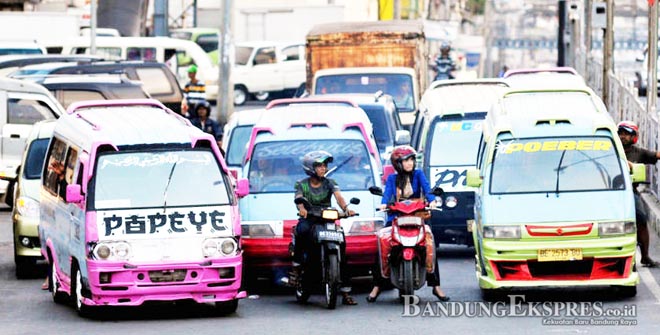 Pelanggar Trayek Ditindak - bandung ekspres