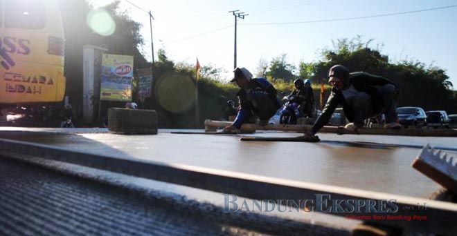 Perbaikan Jalan Nagreg Dinilai Kurang Transparan Perbaikan Jalan Nagreg- bandung ekspres
