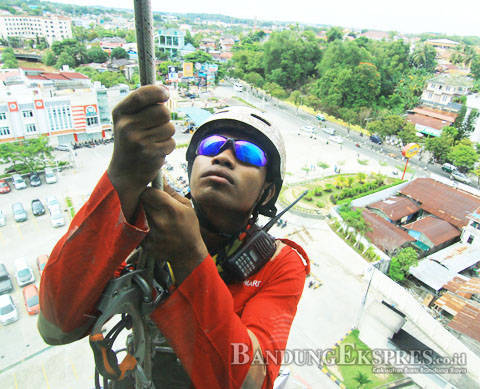 Pensiunan hanya bagi Perusahaan Menengah BERITA JHT