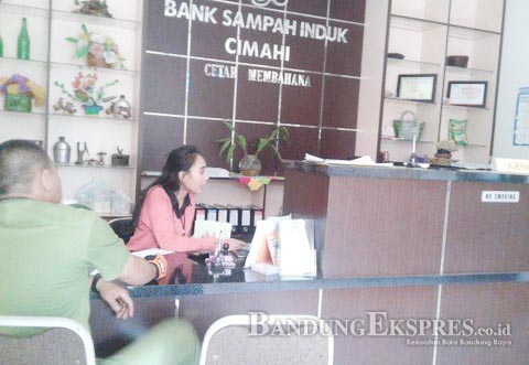 Nasabah Bank Sampah Meningkat Bank Sampah Induk Cimahi - Samici- bandung ekspres