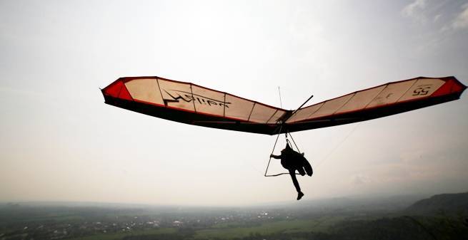 Pelatda Paralayang Jabar Turun di BK PON Gantole