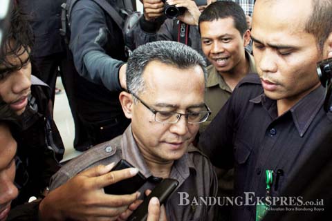 KPK Tangkap Tangan Hakim Terima THR KPK Amankan Ketua PTUN