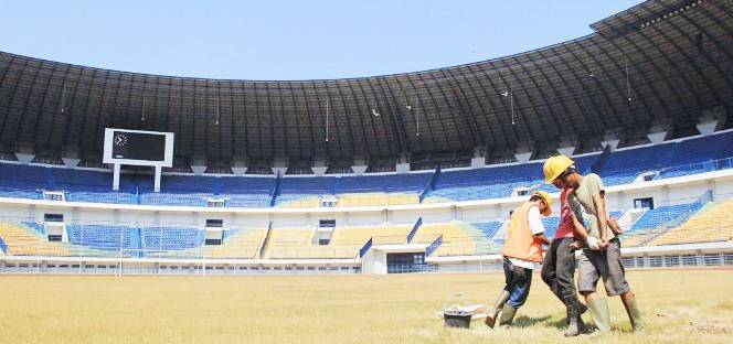 Kemenpora Kirim Tim, Cek Kondisi Stadion GBLA Kemenpora Kirim Tim, Cek Kondisi Stadion GBLA