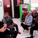 Ketua Komisi D Achmad Nugrahasaat berdialog dengan panitia PPDB