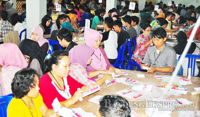 Masyarakat Tentukan Kesuksesan Pilkada Masyarakat Tentukan Kesuksesan Pilkada