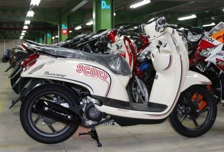Honda Semakin Kuasai Pangsa Pasar Sepeda Motor di Jawa Barat TERBAIK: Sepeda motor Honda Scoopy menjadi salah satu varian matik Honda yang digemari masyarakat Jawa Barat.