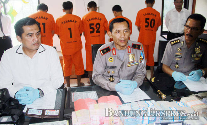 Perampokan THR Karyawan- bandung ekspres