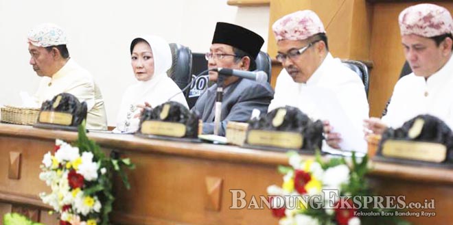 Rapat Paripurna Istimewa hari jadi Kota Cimahi ke 14 - bandung ekspres