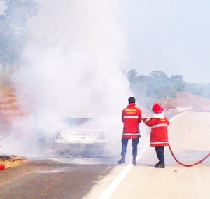 Sedan Tiba-tiba Terbakar Sedan Terbakar