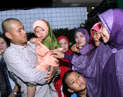 Tantan Habiskan Libur Bersama Keluarga Tantan