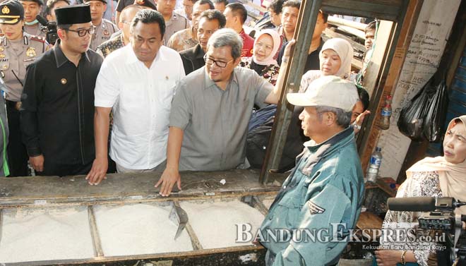 100 Kios Darurat dalam Seminggu 100 Kios Darurat dalam Seminggu