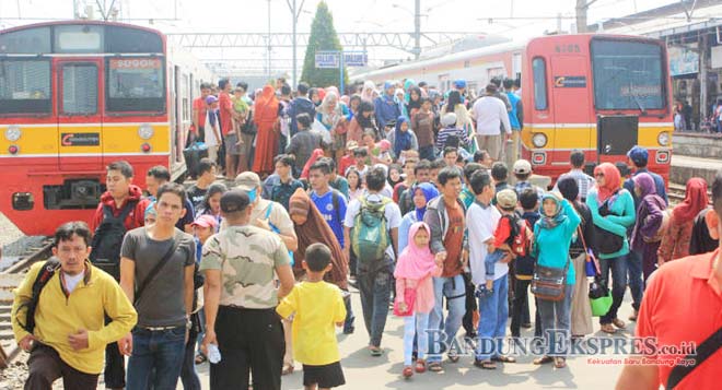 Traffic Kereta Masih Tinggi- bandung ekspres