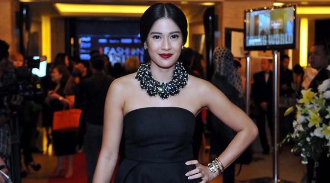 So Sweeet, Dian Sastro Rayakan Ultah Suami