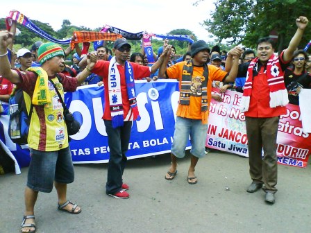 Aremania Siap Kawal Maung Bandung
