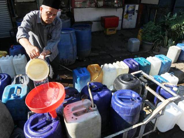 Warga Kekurangan Air Bersih