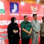 ISTIMEWA FOR BANDUNG EKSPRES PEDULI UMKM: Menteri Koperasi dan UKM Puspayoga (dua dari kiri) dan Direktur Utama Jamkrindo Diding S. Anwar dalam pameran untuk pelaku usaha UKM.